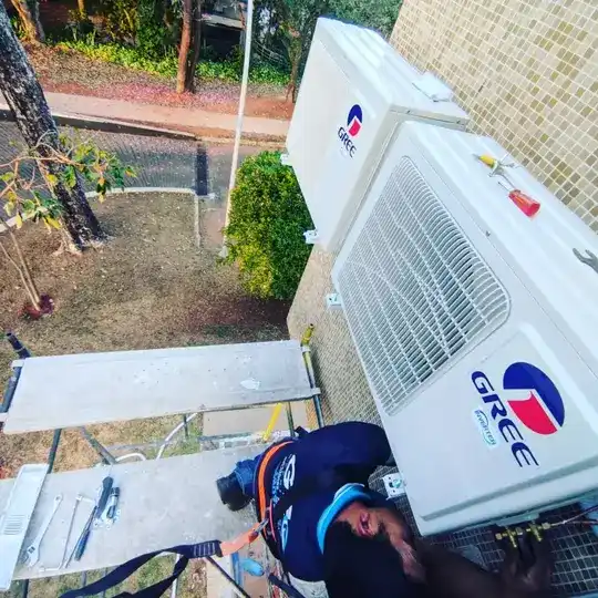Imagem geo refrigeracao instalando ar-condicionado
